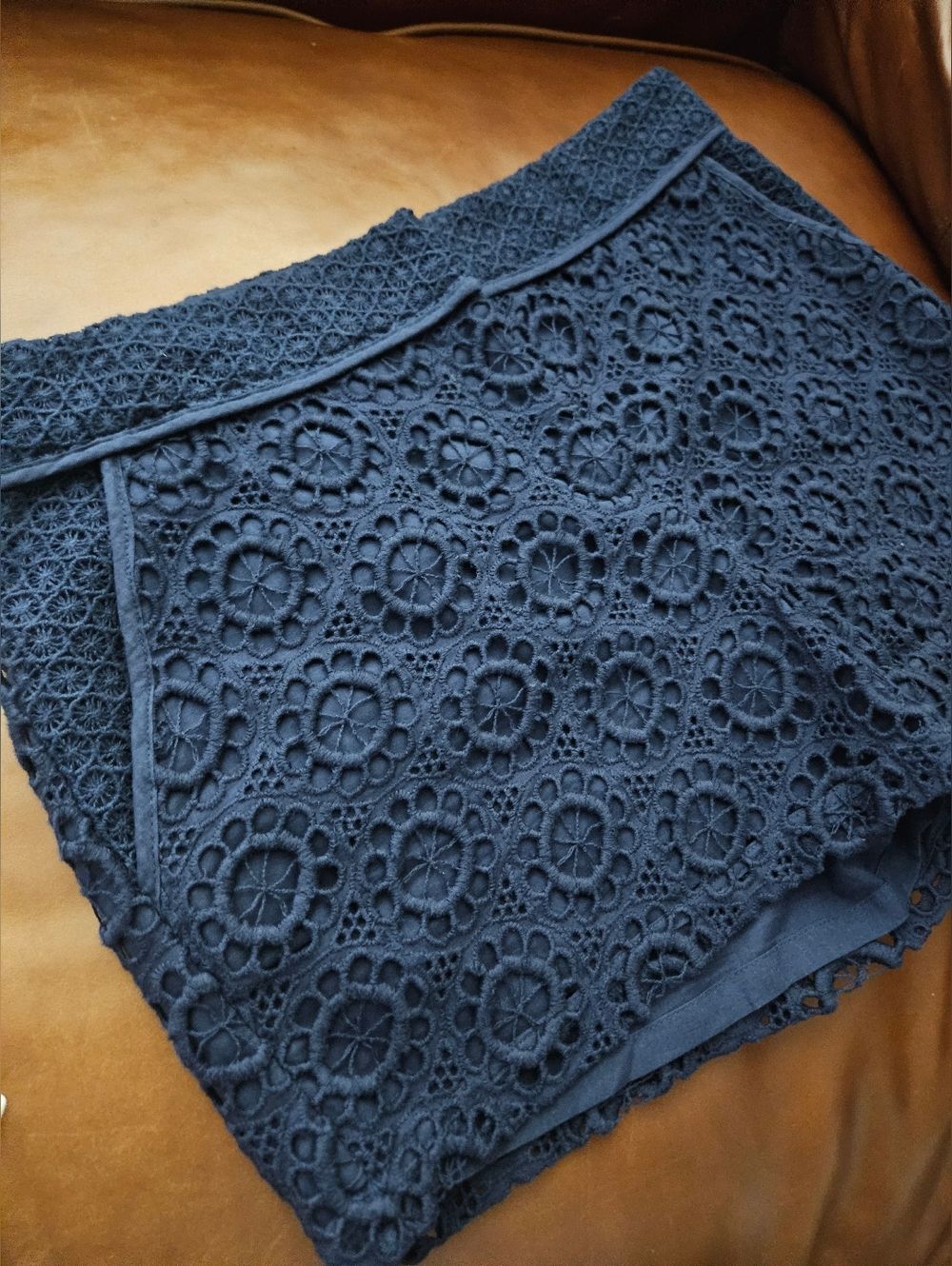 Trina Turk Navy Crochet Lace Mini Shorts Size 2